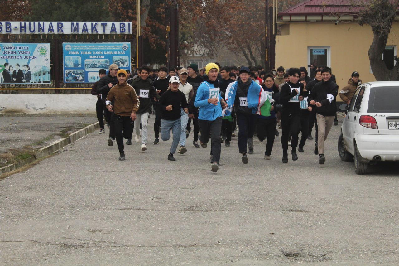 2-sonli Kasb-hunar maktabida sportning 3 kmga yugurish Marafoni bo’lib o’tdi.