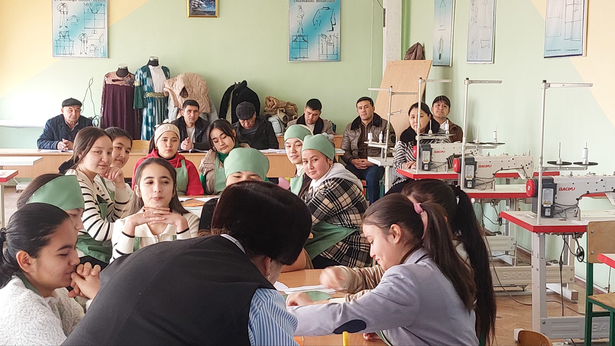 Zomin tuman 1-son politexnikumida 2025-yil 15-yanvar kuni «Tikuvchilik yo’nalishi» 47/24-guruh o’quvchilari bilan «Ayollar kiyimini tikish» o’quv amaliyoti fanidan ochiq dars bo’lib o’tdi