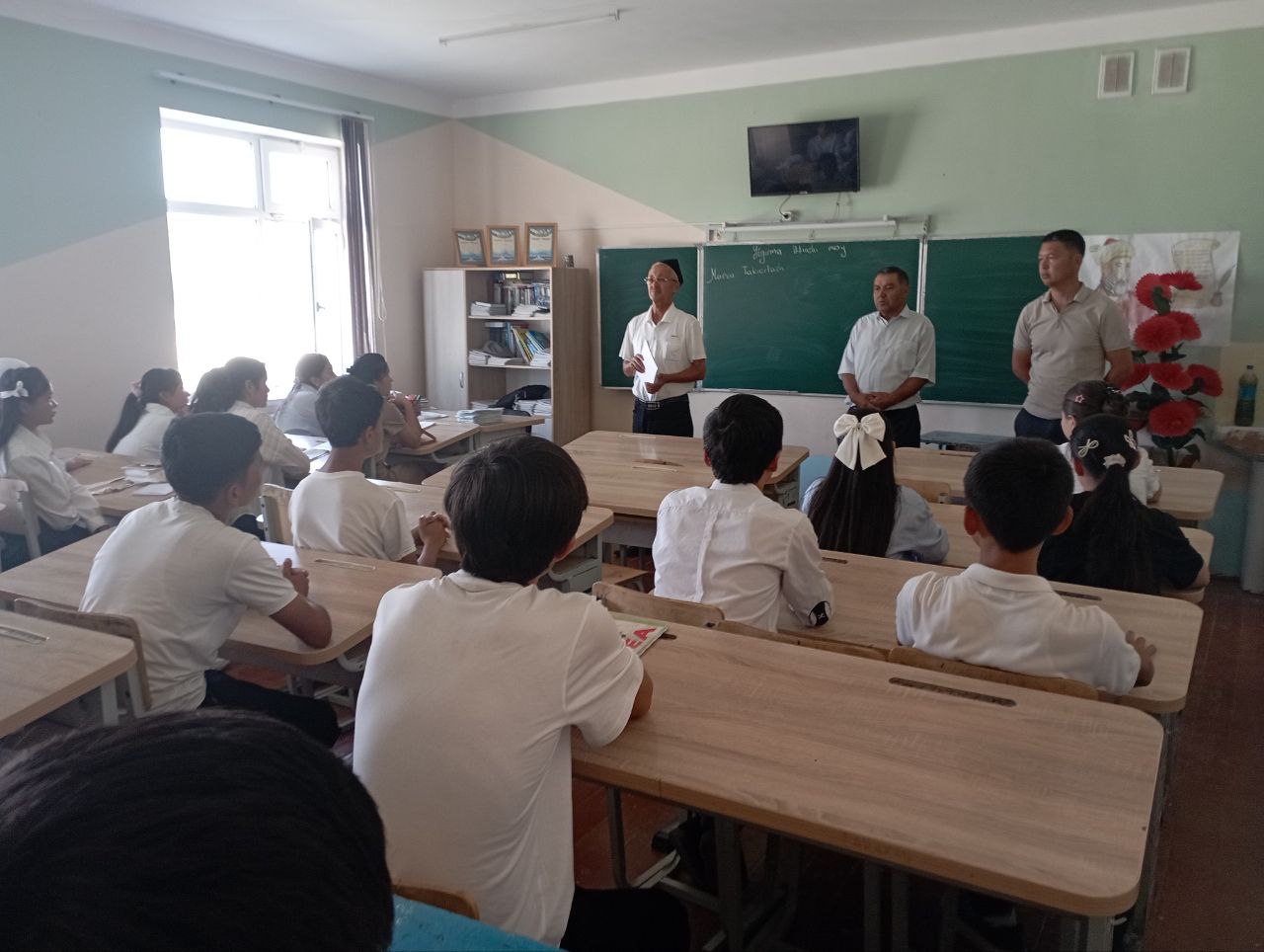Zomin tuman 1-son politexnikumining Pedagogik hodimlari tomonidan Zomin tumanida joylashgan 25-umum ta’lim maktabiga tashrif buyurib, yangi 2025-2026 õquv yili uchun 9- va 11- sinf bitiruvchilarga tarğibot va tashviqot ishlari olib borildi.
