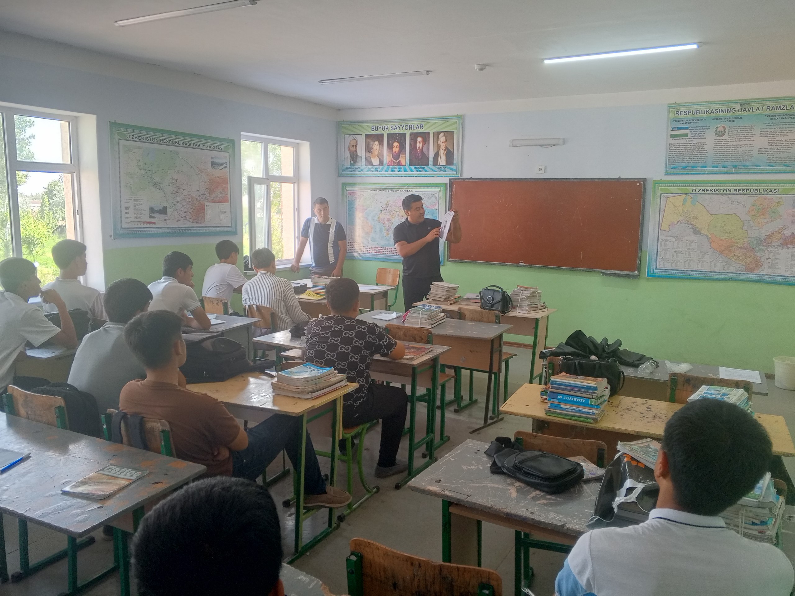 Zomin tuman 1-son politexnikumining Pedagogik hodimlari tomonidan Zomin tumanida joylashgan 3-umum ta’lim maktabiga tashrif buyurib, yangi 2025-2026 õquv yili uchun 9- va 11- sinf bitiruvchilarga tarğibot va tashviqot ishlari olib borildi.