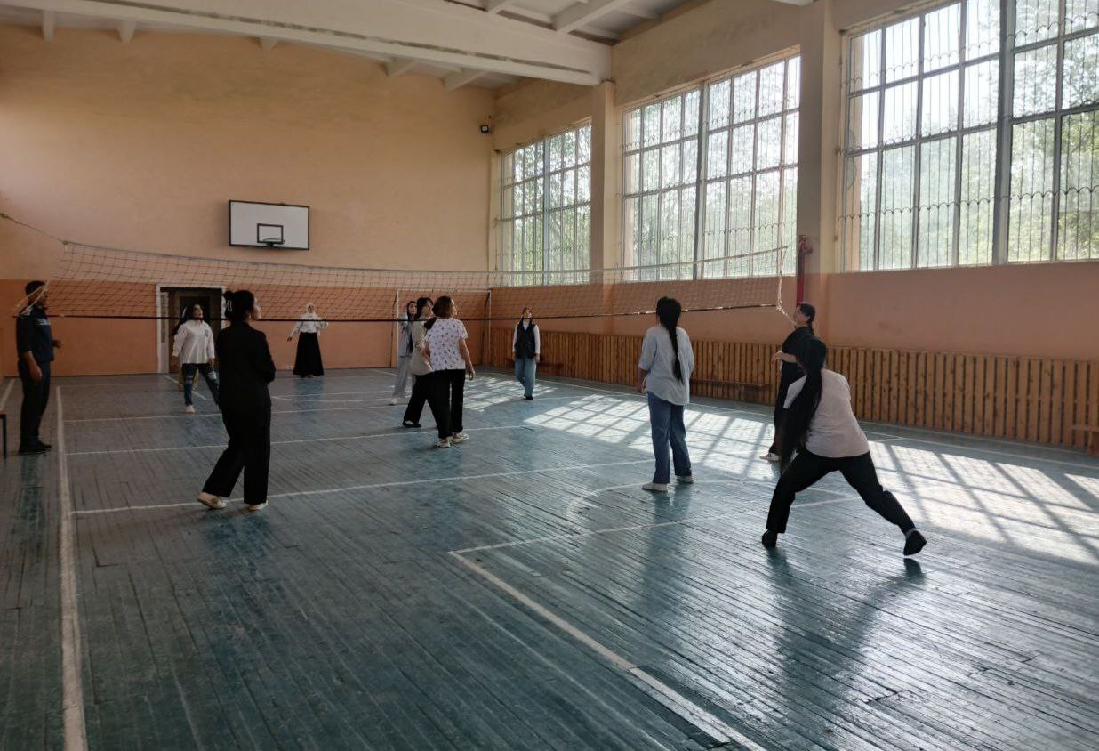Zomin tuman 1-son politexnikumida õquvchi yoshlar õrtasida Sportning Voleybol turi bõyicha ommaviy sport musobaqalari tashkil etildi.