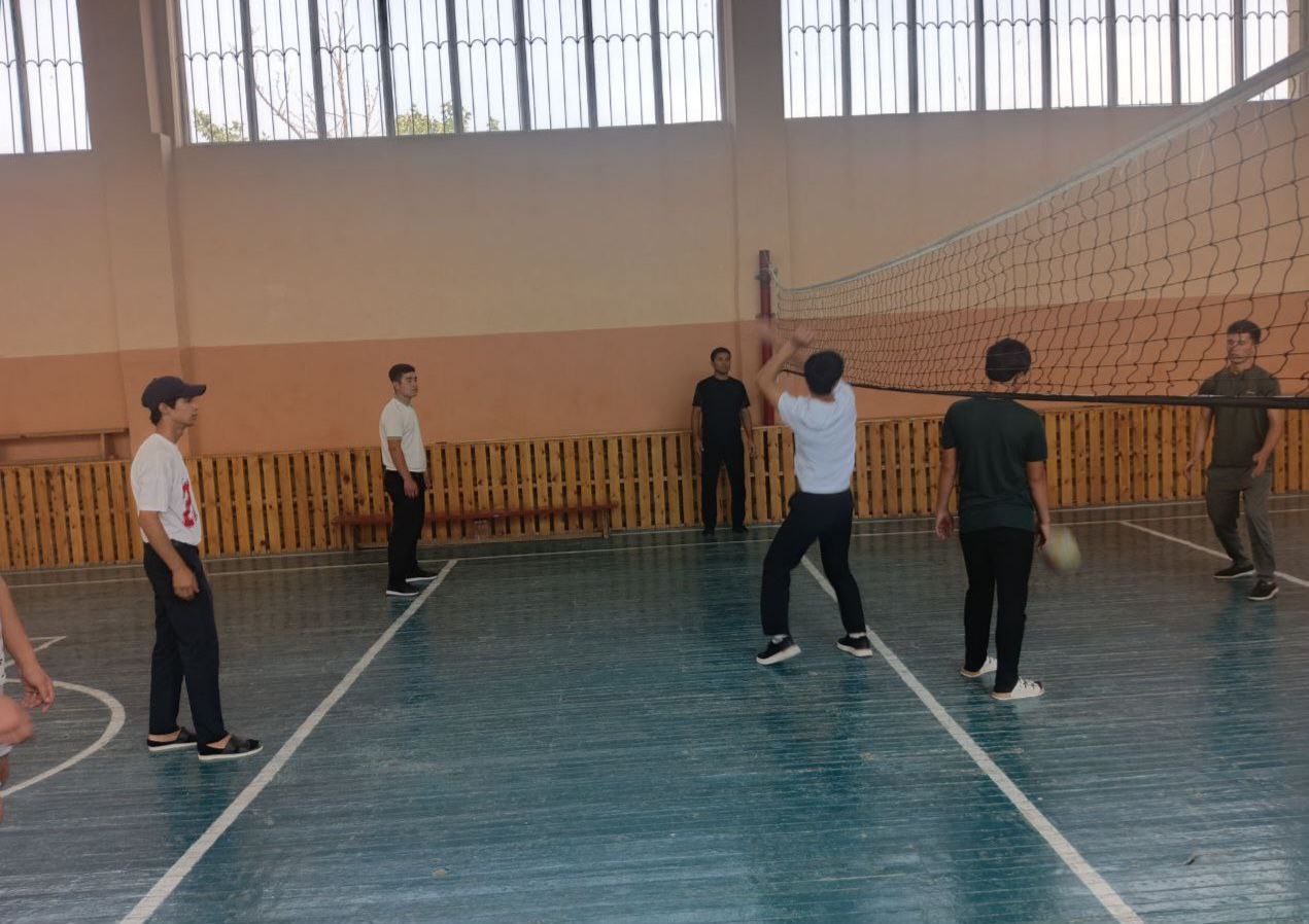 Zomin tuman 1-son politexnikumida »Dolzarb 90 kun» chora tadbirlar rejasi ijrosi yuzasidan Voleybol sport turidan musobaqa tashkil qilindi.