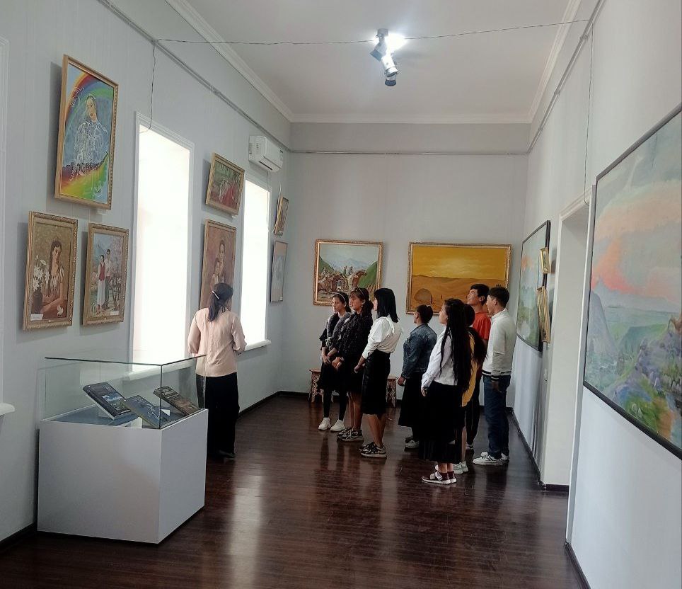 Zomin tuman 1-son politexnikumida »Dolzarb 90 kun» chora tadbirlar rejasi ijrosi yuzasidan Mahalliy tarixiy obidalar bilan tanishtirish maqsadida »Yoshlarning muzeylarga tashrifi» loyihasi doirasida õquvchilar muzeyga tashrif buyurdi.