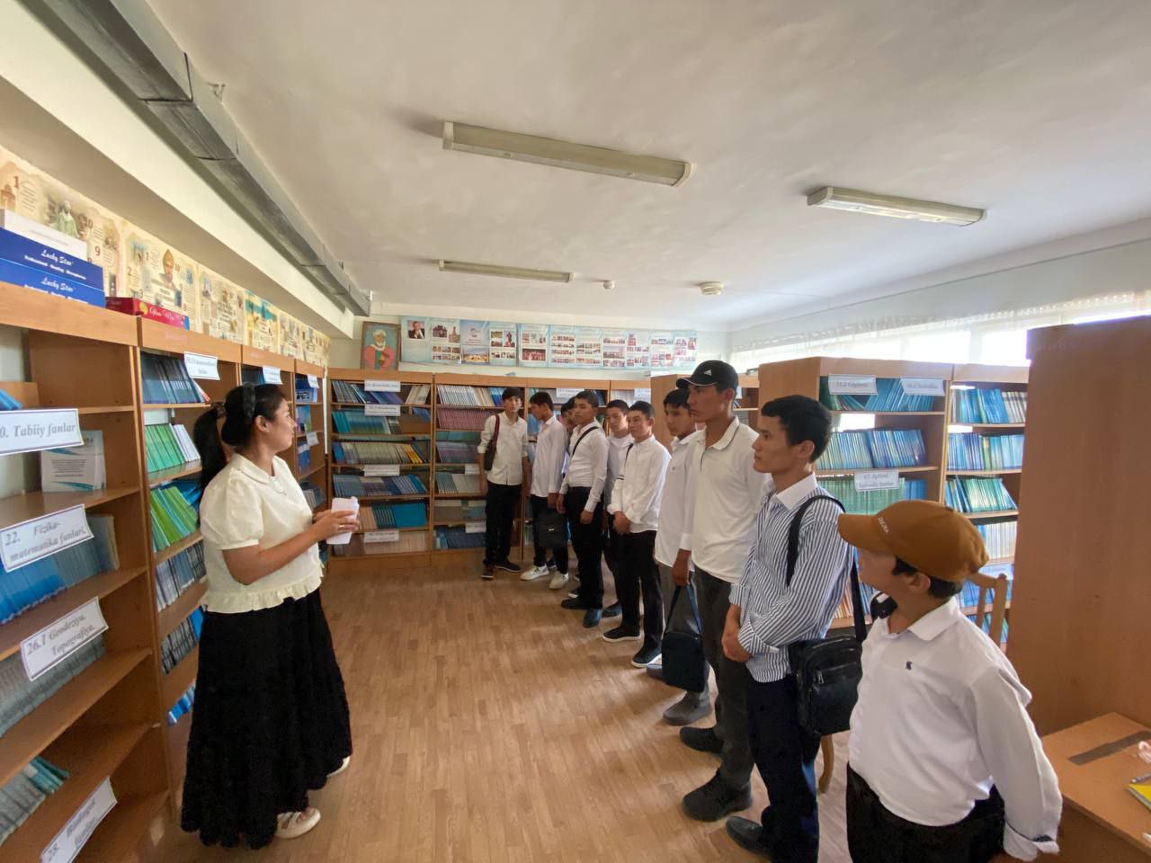 Zomin tuman 1-son politexnikumi kutubxonasiga 2025–2026 o‘quv yilida qabul qilingan 1- kurs oʻquvchilari tashrif buyurdilar.